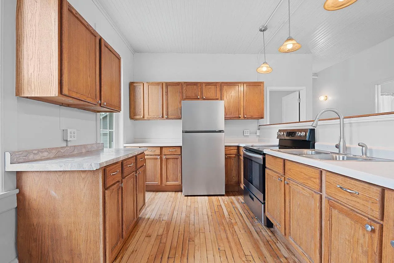 627 7th St - Photo 2 of 15