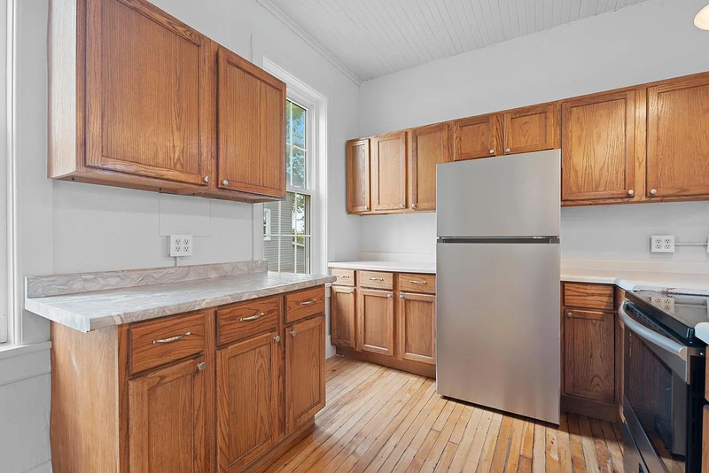 627 7th St - Photo 3 of 15