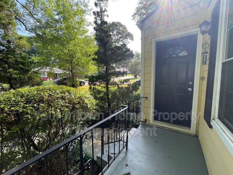 452 Deckner Ave Sw - Photo 3 of 24