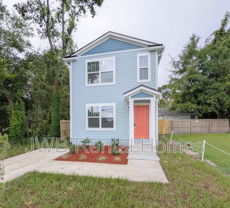 2118 Forest St - Photo 2 of 16