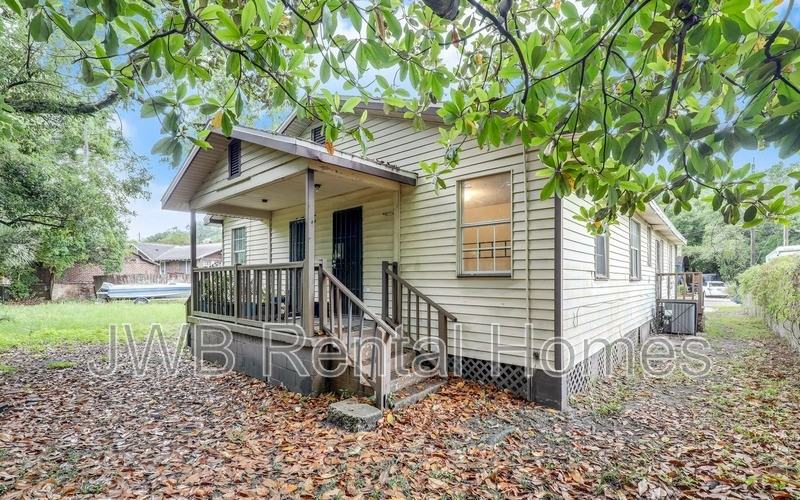 330 W 26th St - Photo 2 of 12