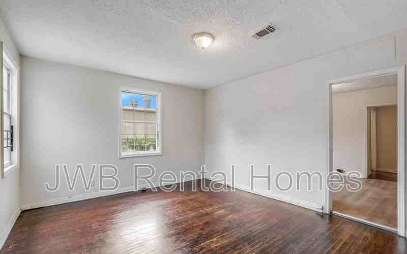 330 W 26th St - Photo 7 of 12