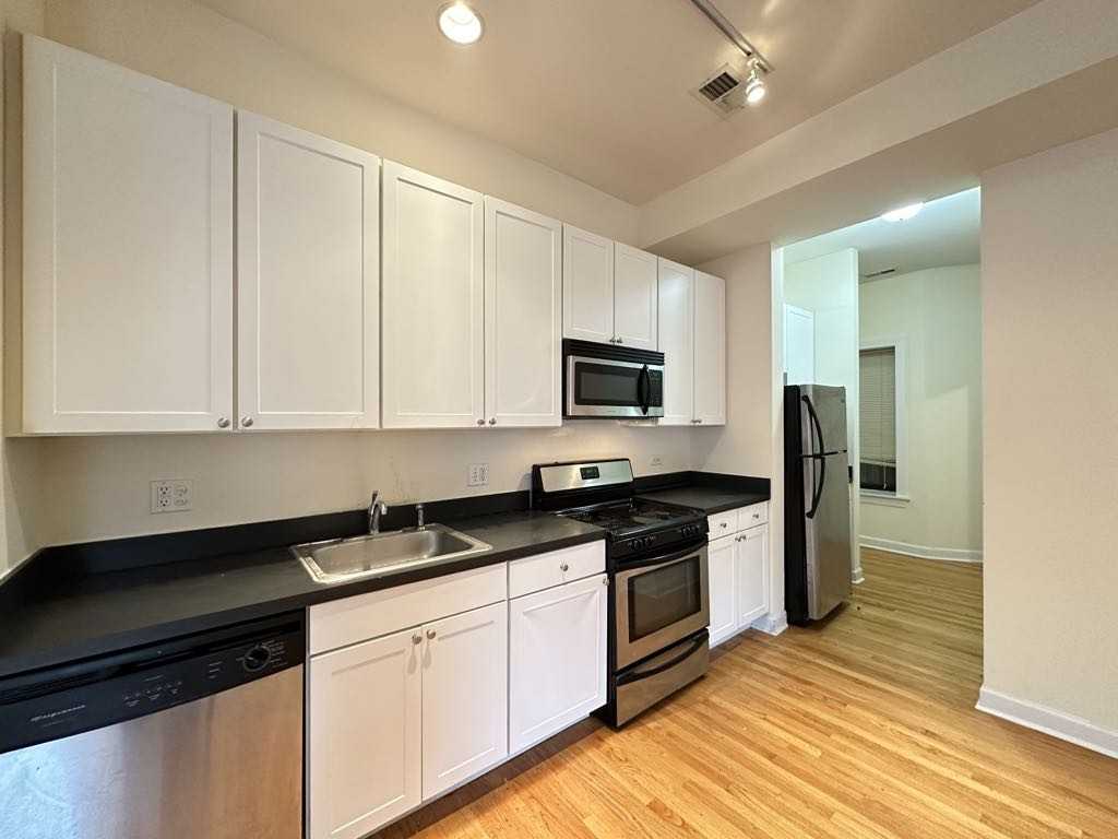 4715 N Sheridan Rd #22S - Photo 3 of 21