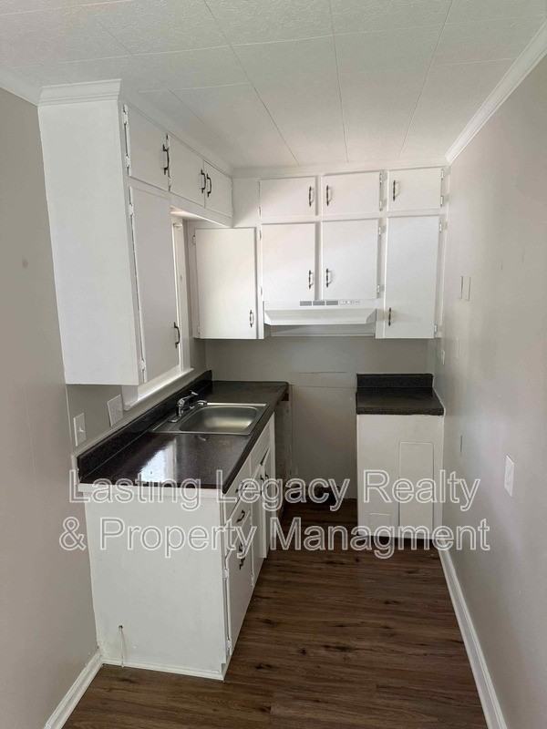 2455 Sink St - Photo 2 of 12