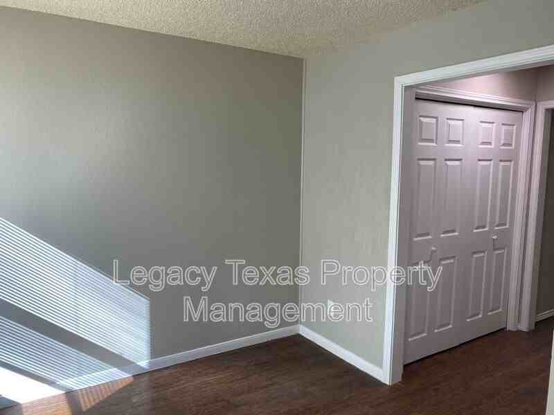 1607 Sun Valley Dr Apt D - Photo 4 of 18