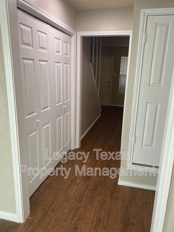 1607 Sun Valley Dr Apt D - Photo 5 of 18