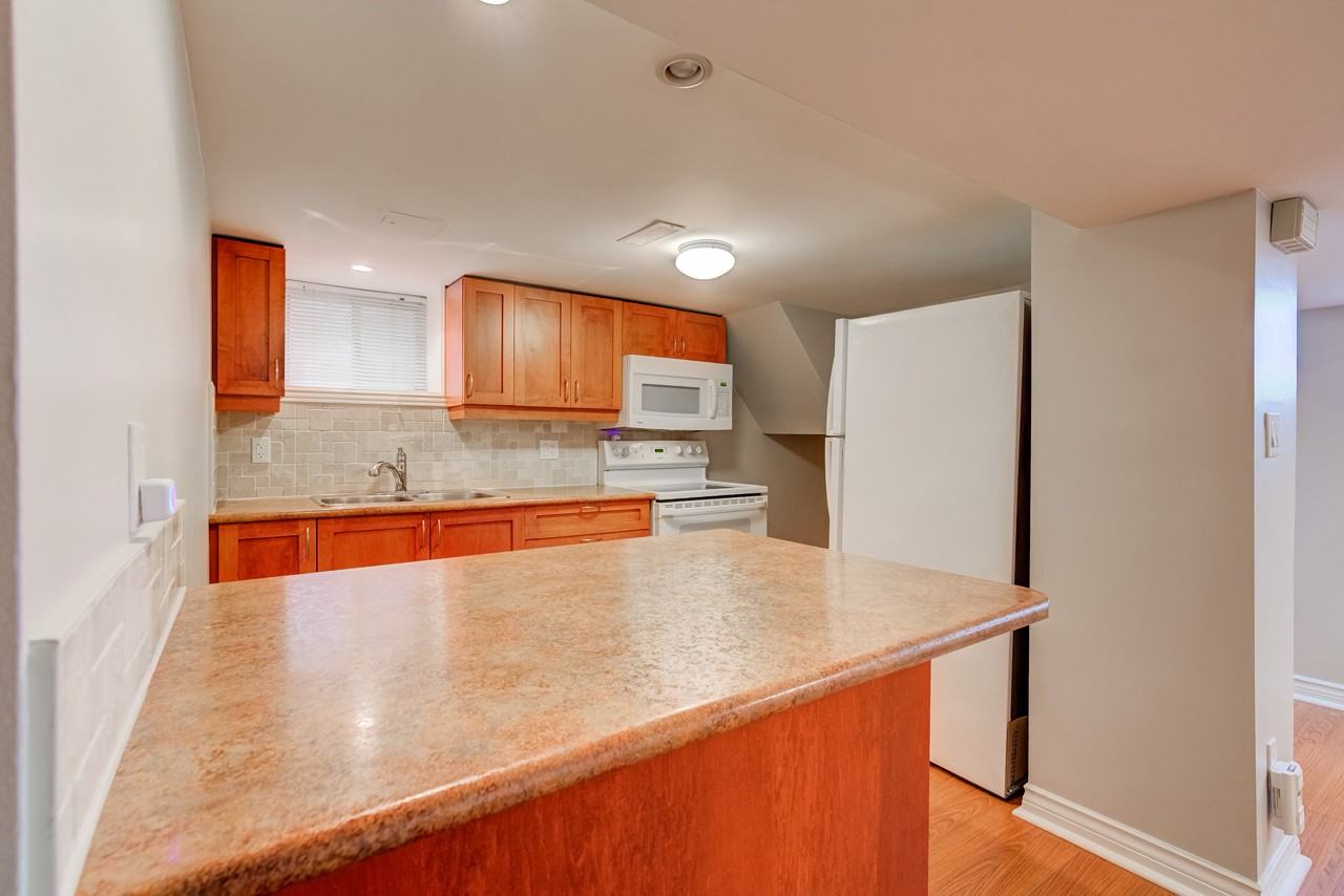 942 Woodbine Ave - Photo 3 of 9