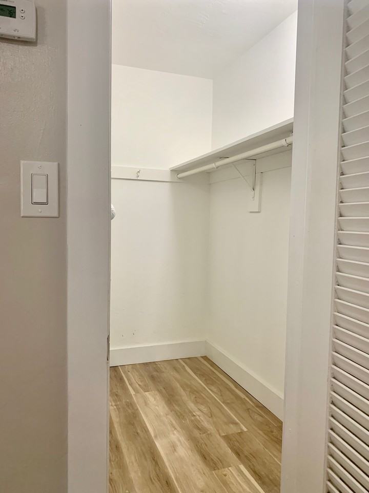 1921 NE 51ST ST - BLUE RIBB PROP - Photo 7 of 10