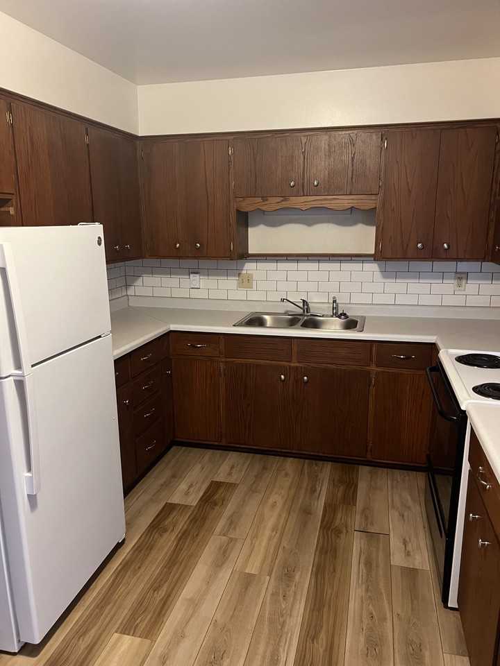 420 Farnham Street - Photo 3 of 11