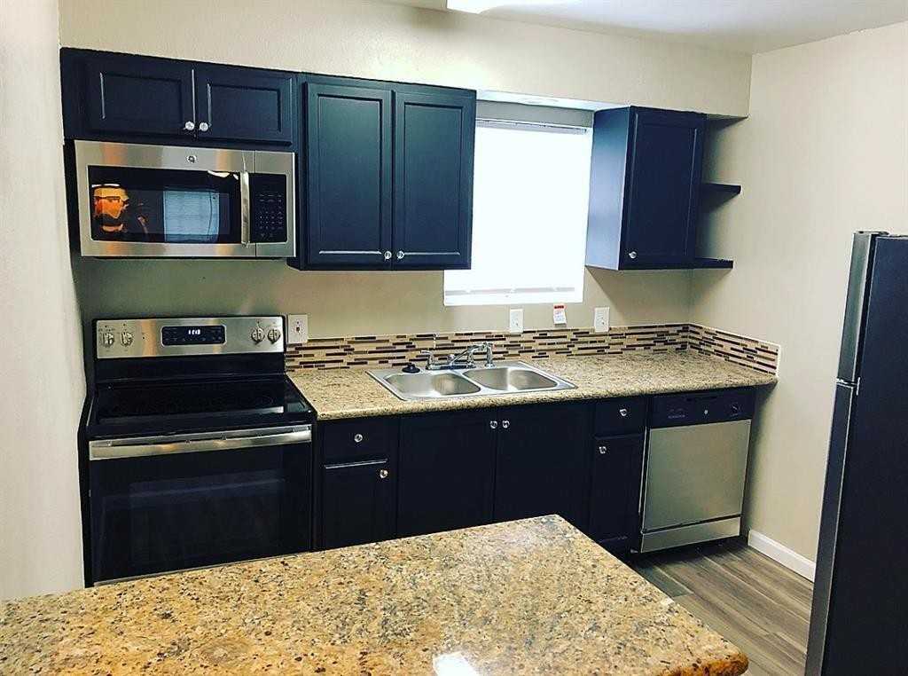 3700 Pine Manor  Ln - Photo 4 of 20