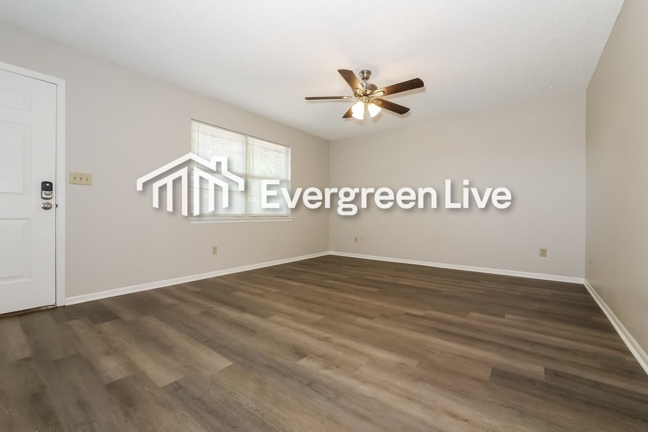 1405 Hawthorn Cir - Photo 3 of 15