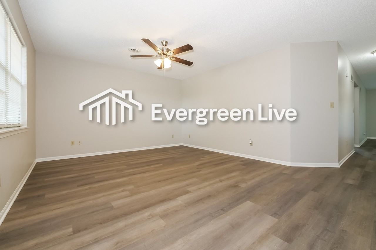 1405 Hawthorn Cir - Photo 4 of 15