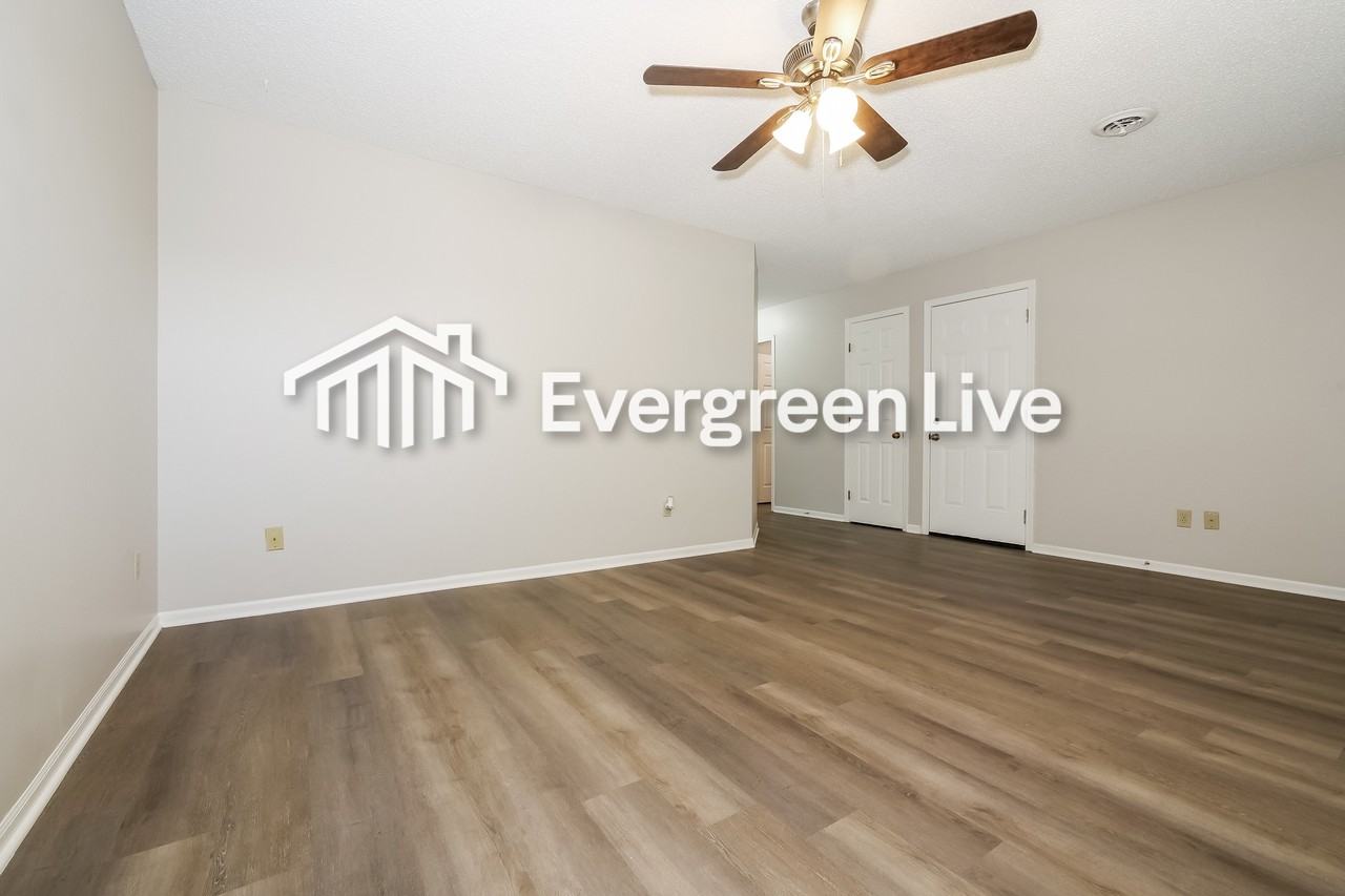 1405 Hawthorn Cir - Photo 5 of 15