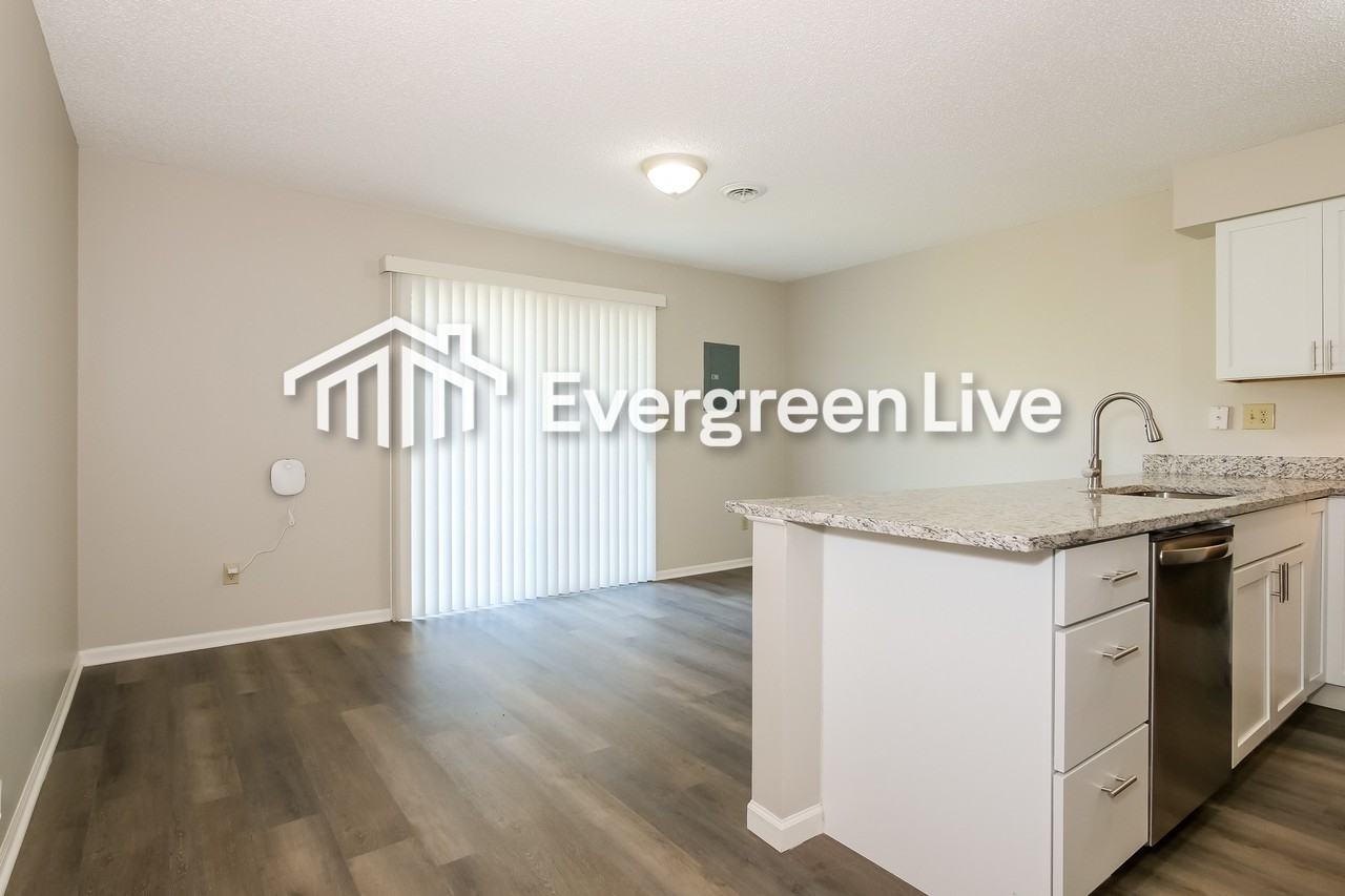 1405 Hawthorn Cir - Photo 7 of 15