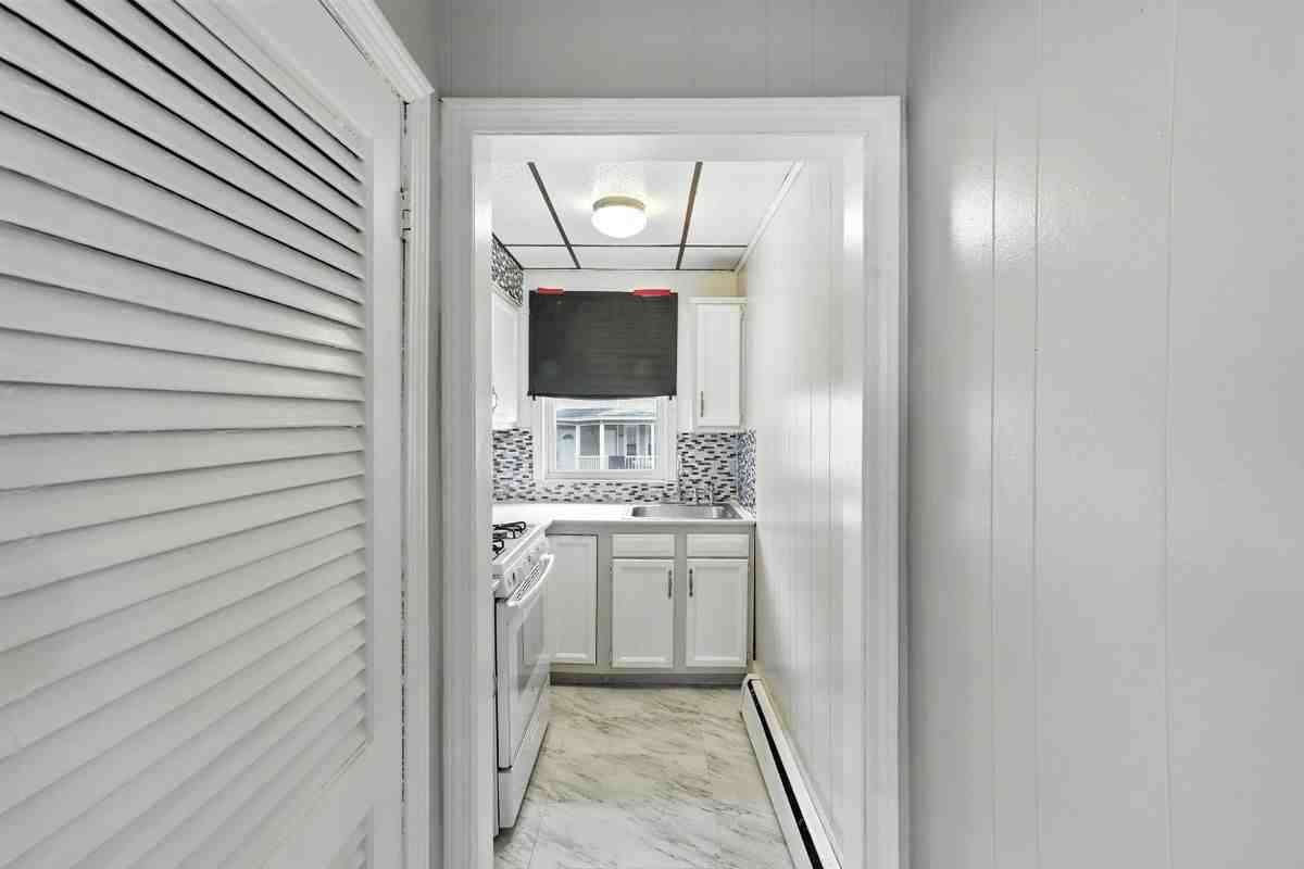 439 Lowell St - Photo 3 of 20