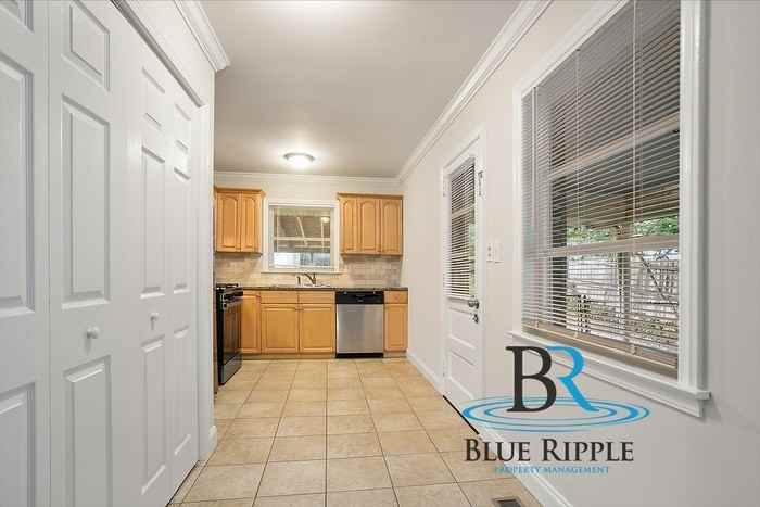 1161 Oakview Dr Se - Photo 3 of 14