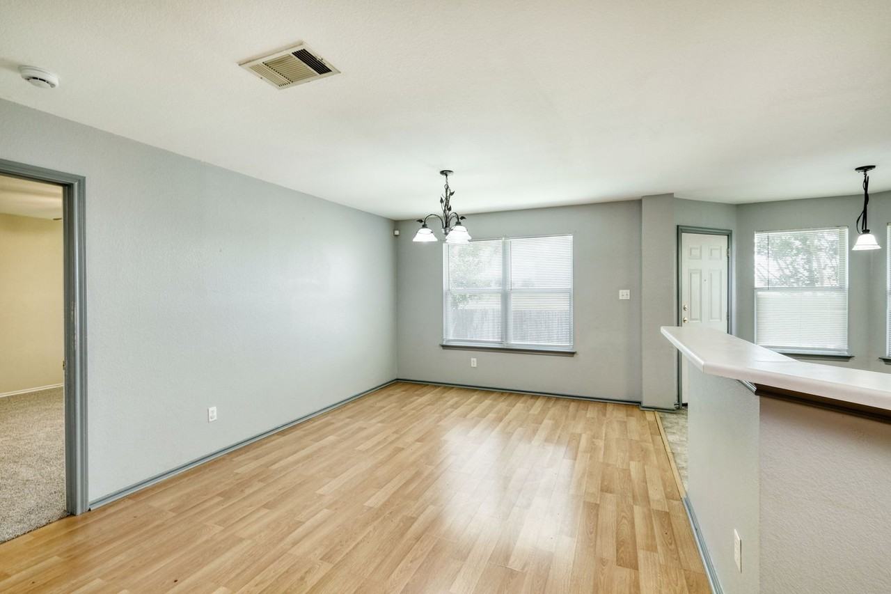 18329 Maxa Dr - Photo 3 of 14