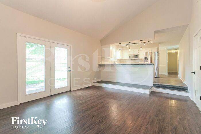 419 Buffalo Dr - Photo 3 of 15