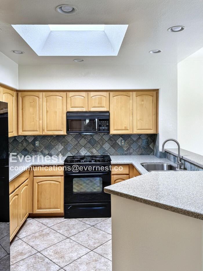 5518 North Vía Papavero - Photo 3 of 22