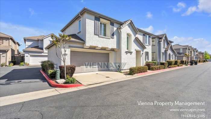 8406 Oliva Rd - Photo 3 of 28