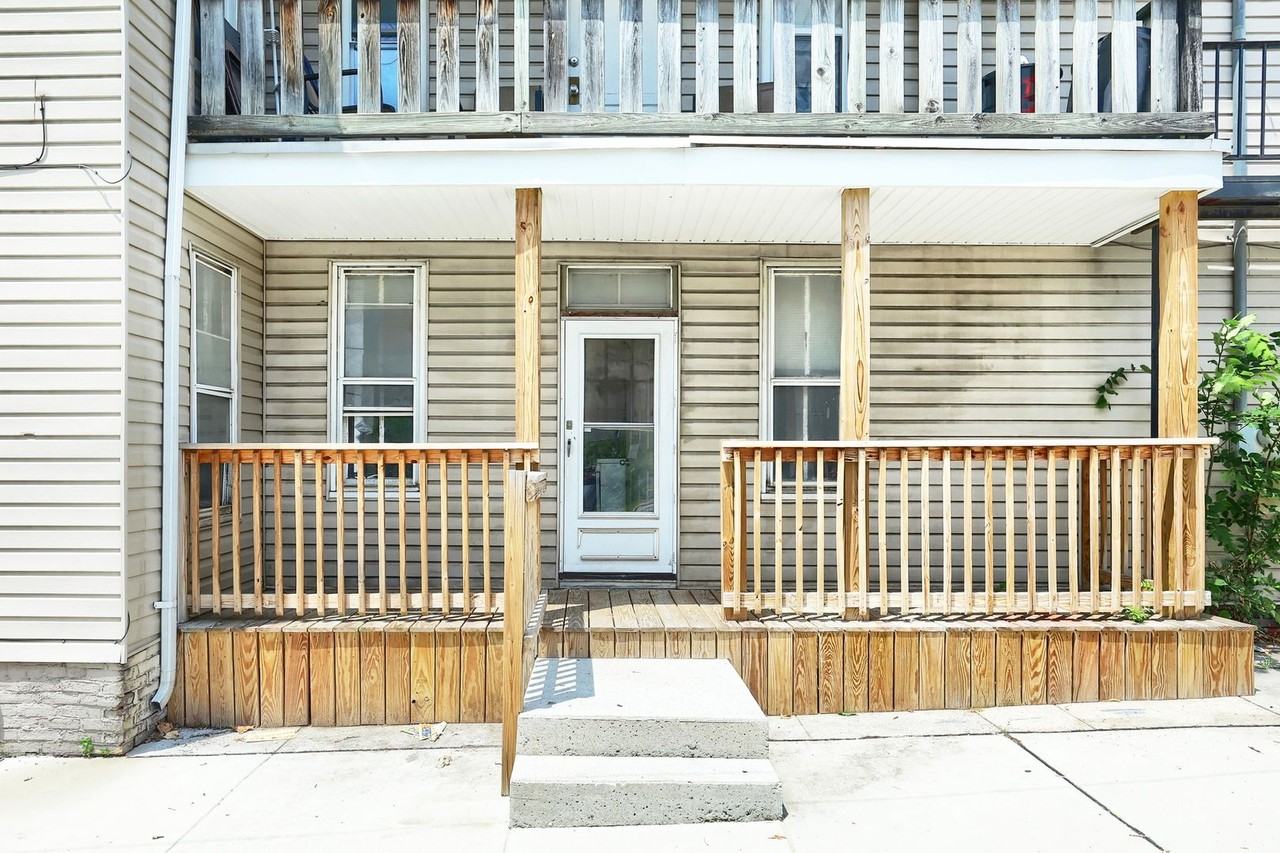 301 N Queen Street - Photo 2 of 28