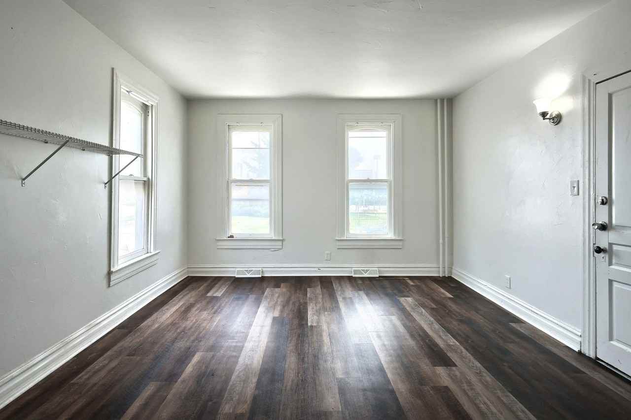 301 N Queen Street - Photo 6 of 28