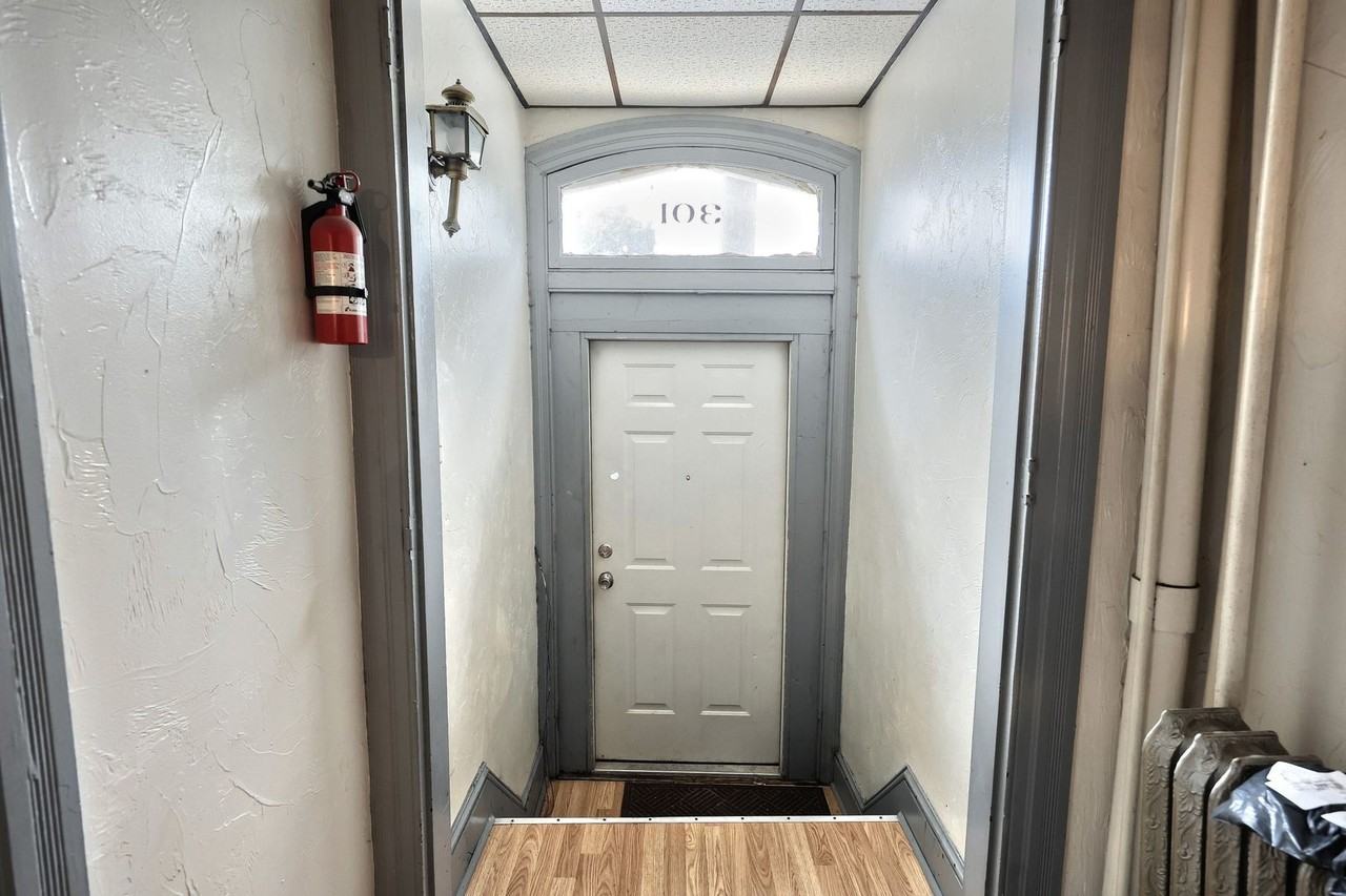 301 N Queen Street - Photo 7 of 28