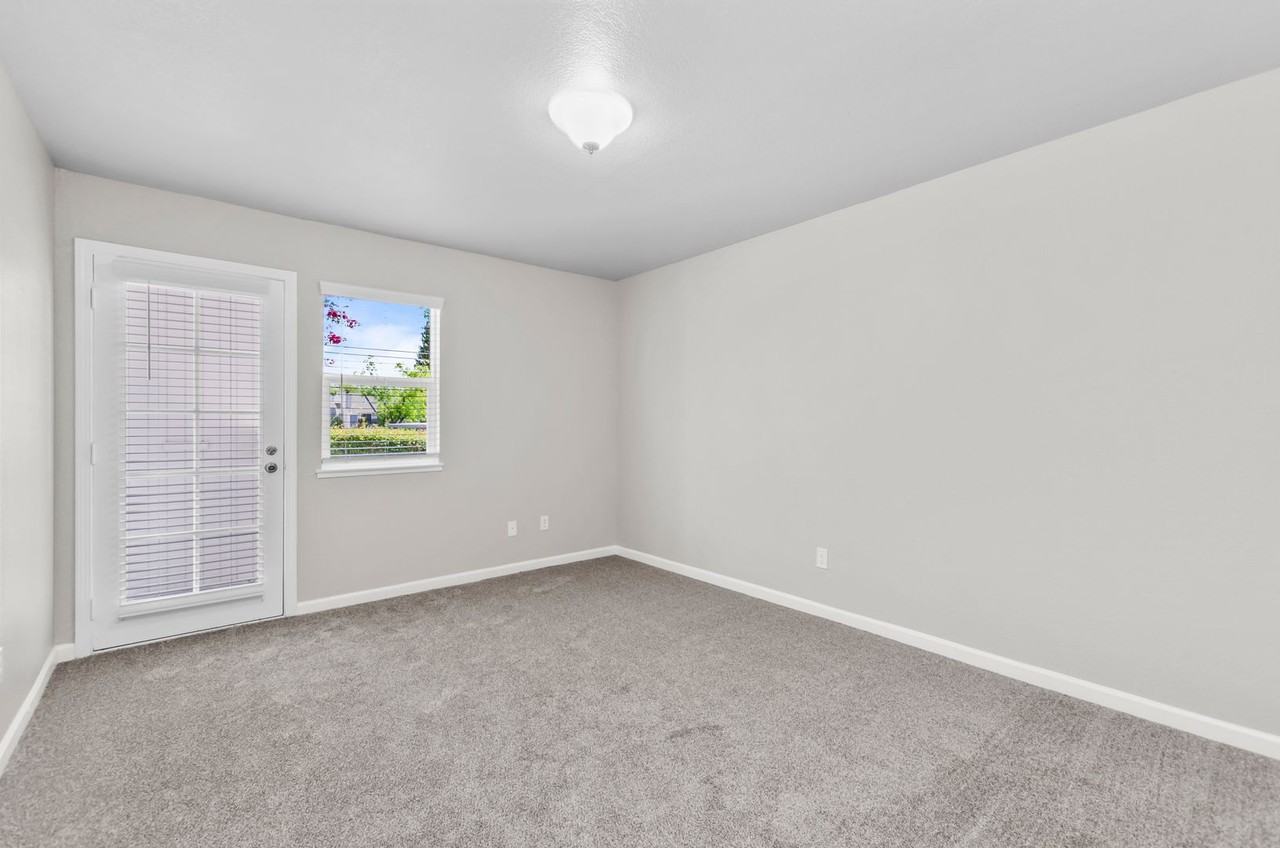 Heather Downs - Photo 6 of 8