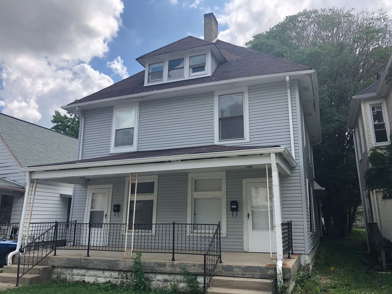 2349 N Kenwood Ave - Photo 2 of 9