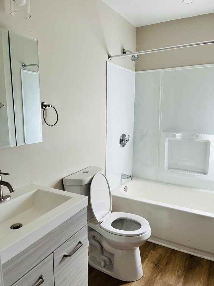 115 Parkhurst St - Photo 7 of 9