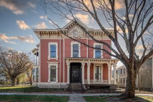 featured image of 3805 Franklin Blvd