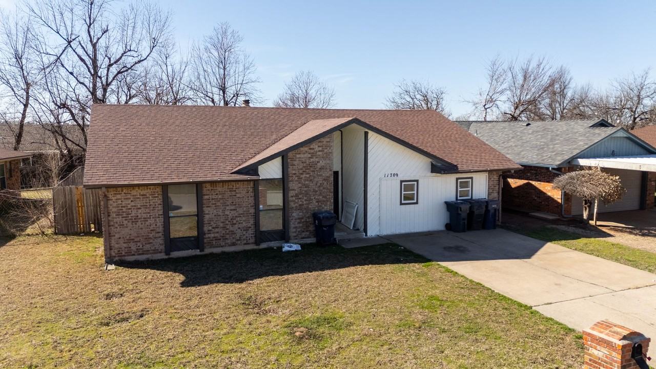 11709 N Lee Pl - Photo 3 of 21