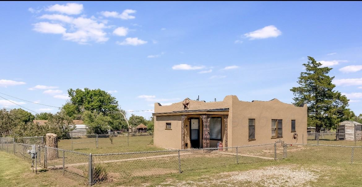 4818 Brown Ave - Photo 3 of 10