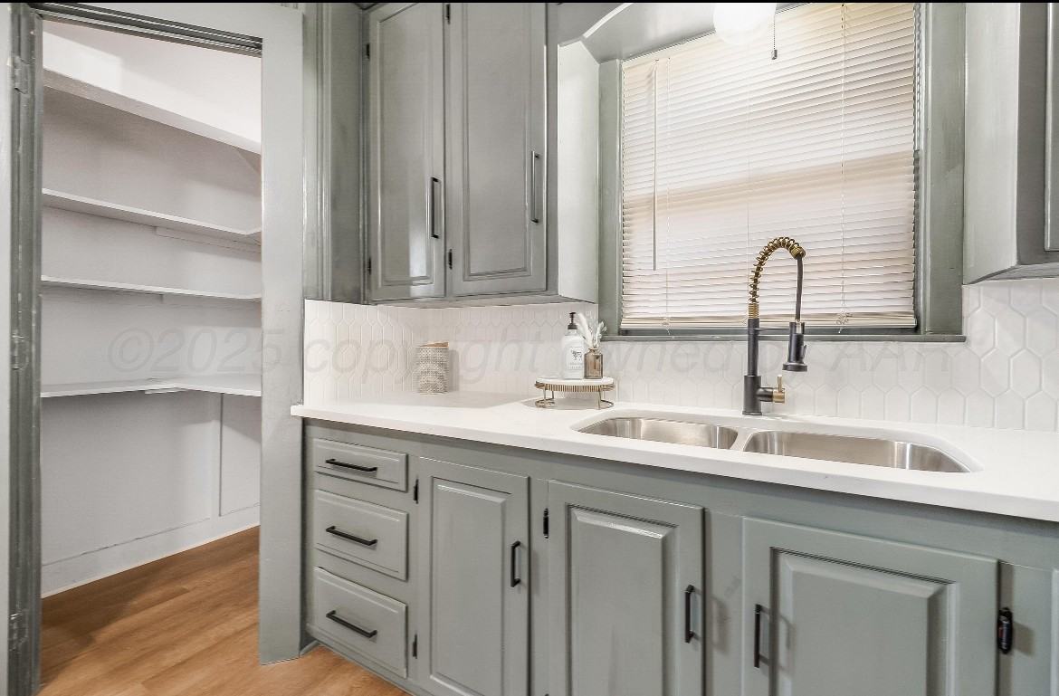 4818 Brown Ave - Photo 2 of 10