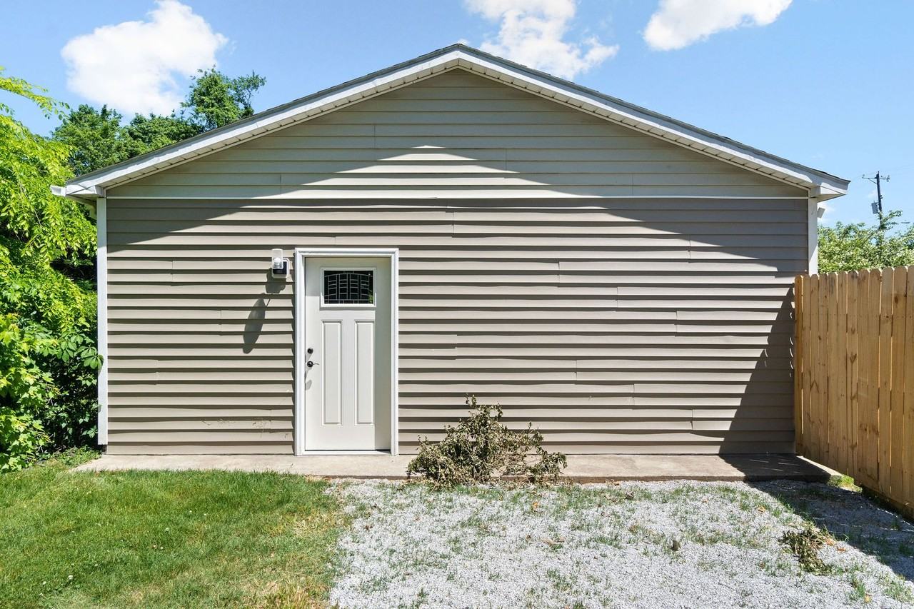 478 Thompkins Ln #B - Photo 2 of 18