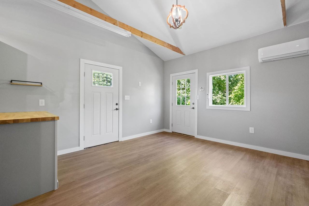 478 Thompkins Ln #B - Photo 5 of 18