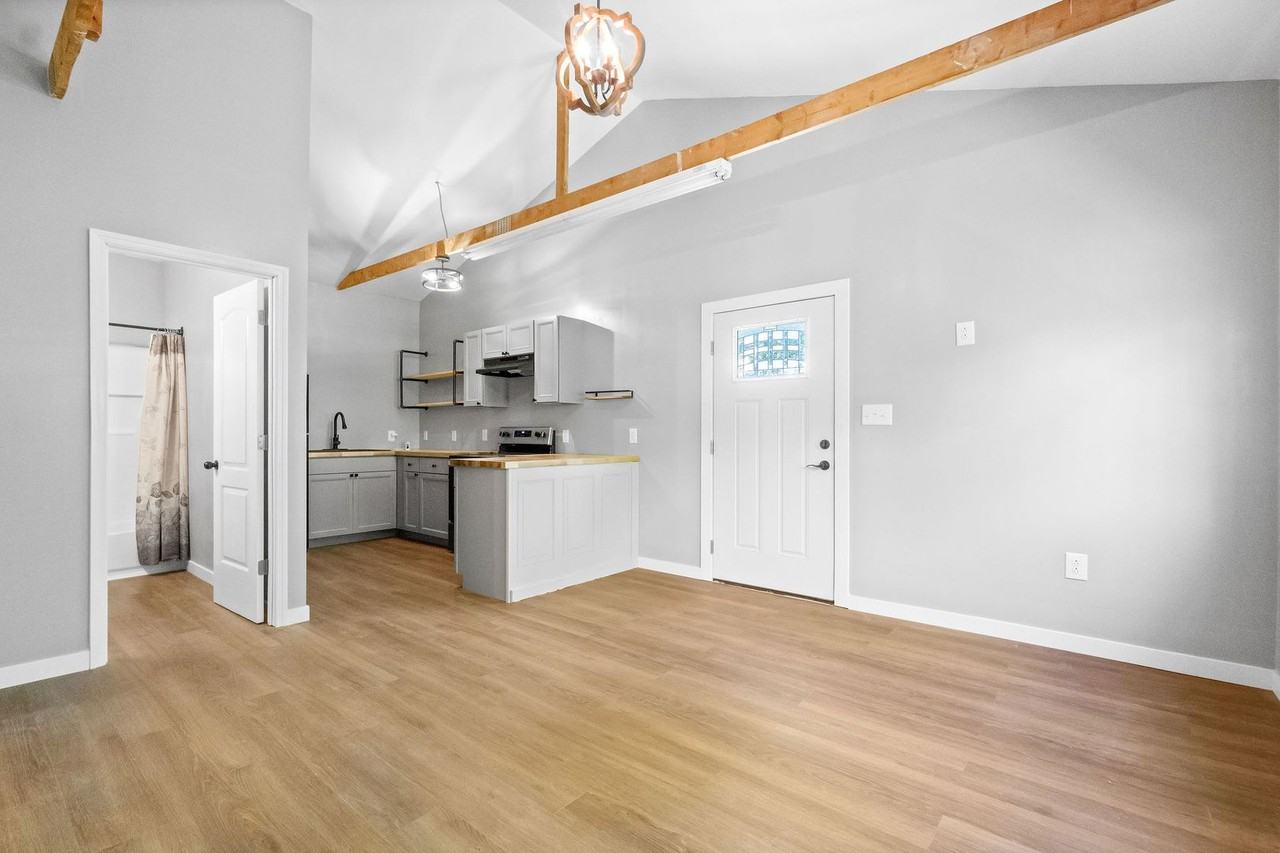 478 Thompkins Ln #B - Photo 6 of 18