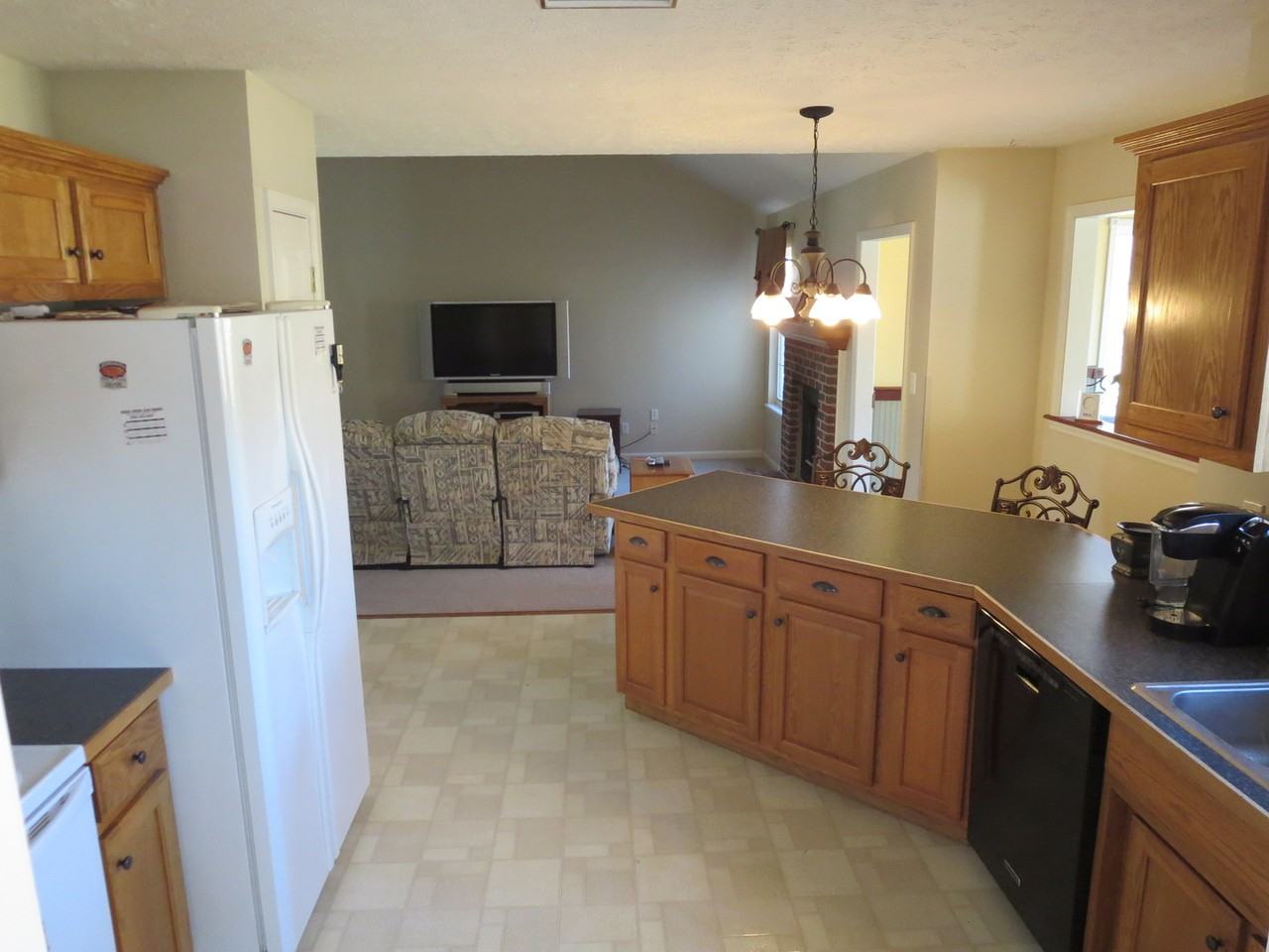 139 Woodfield Cir - Photo 2 of 19