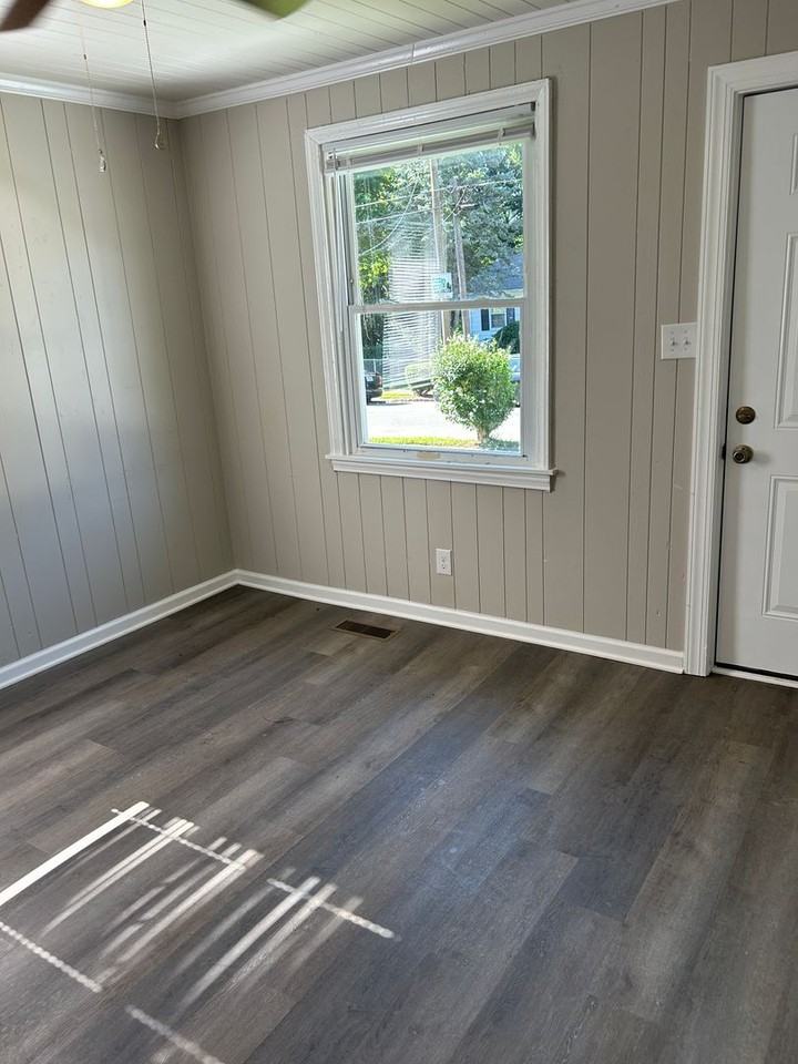 1501 Ne 21st St - Photo 4 of 12