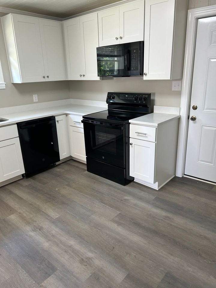 1501 Ne 21st St - Photo 6 of 12