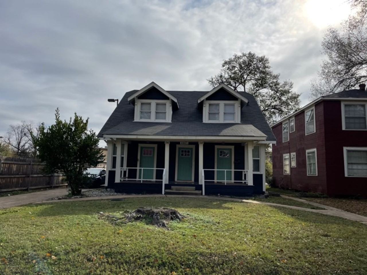 1347 Glen Oak Pl - Photo 2 of 11