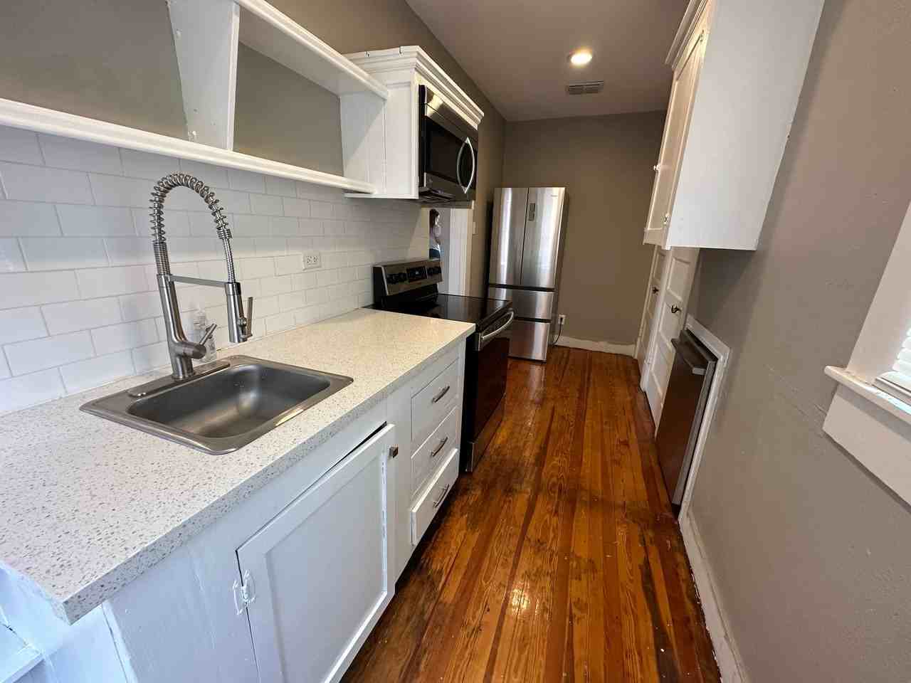 1347 Glen Oak Pl - Photo 3 of 11
