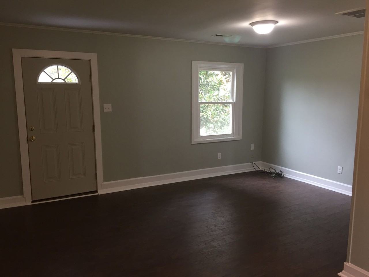 306 S Elm St - Photo 3 of 13