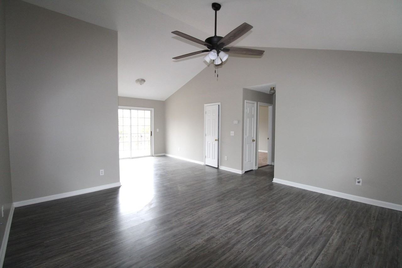 215 Old Treybrooke Dr - Photo 2 of 14