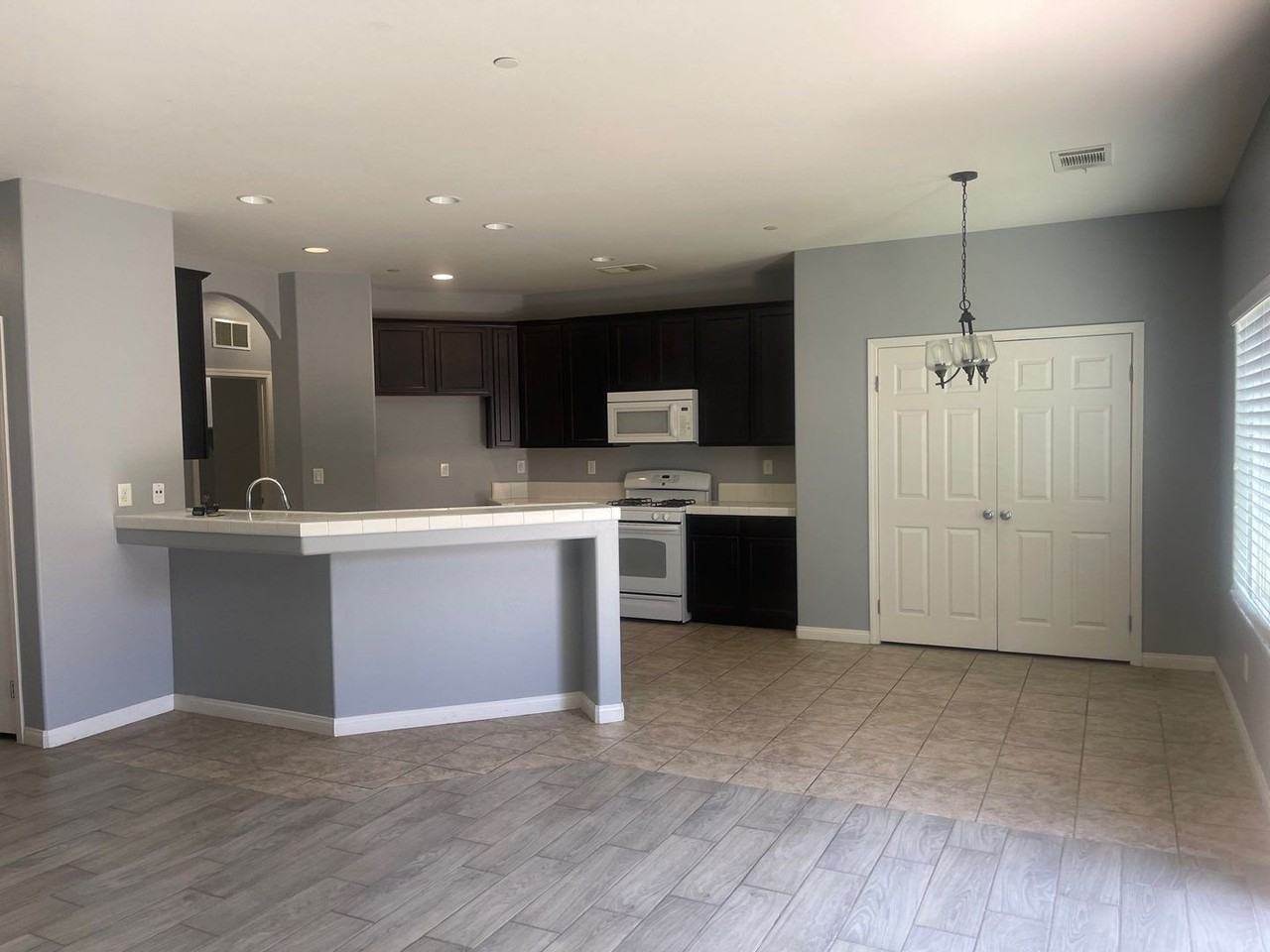 10205 Pinnacle Ct - Photo 3 of 11