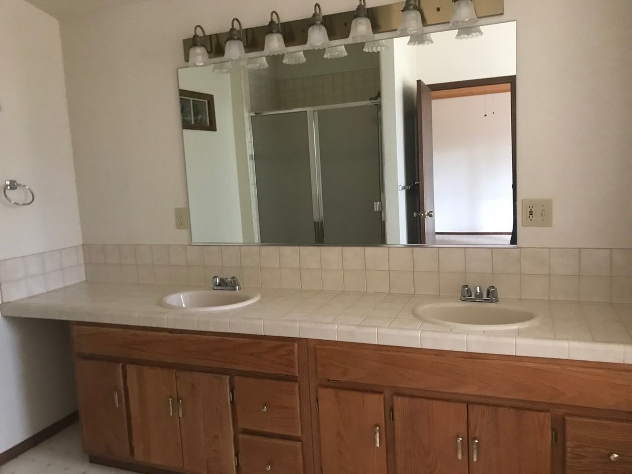 255 Pelton Ln - Photo 5 of 8