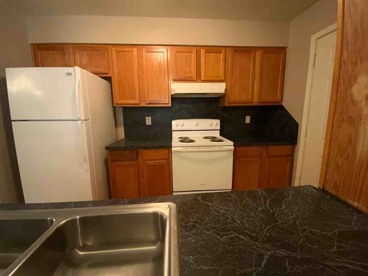 405 Se 22nd St - Photo 3 of 19