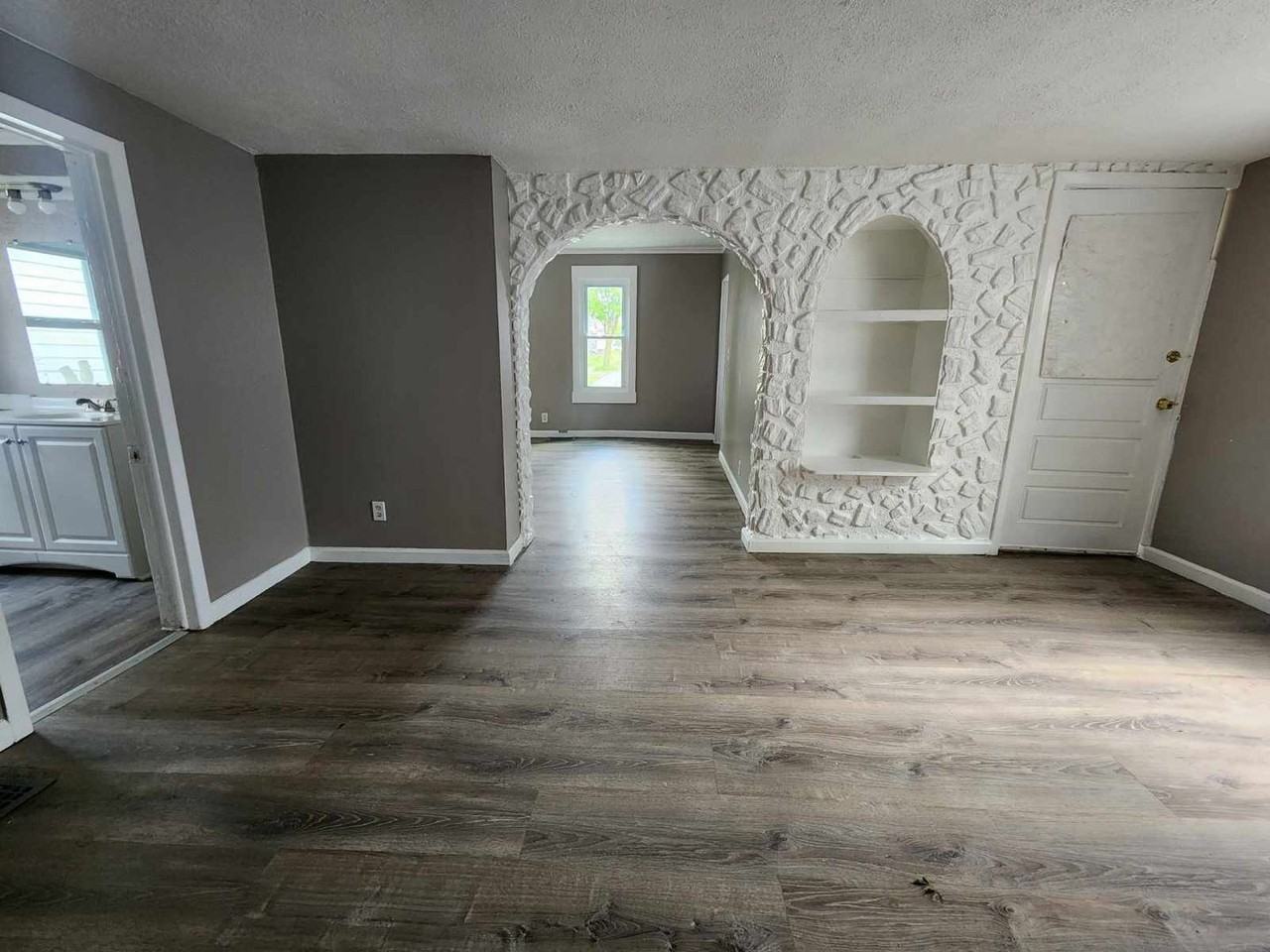 717 Jay St - Photo 3 of 13