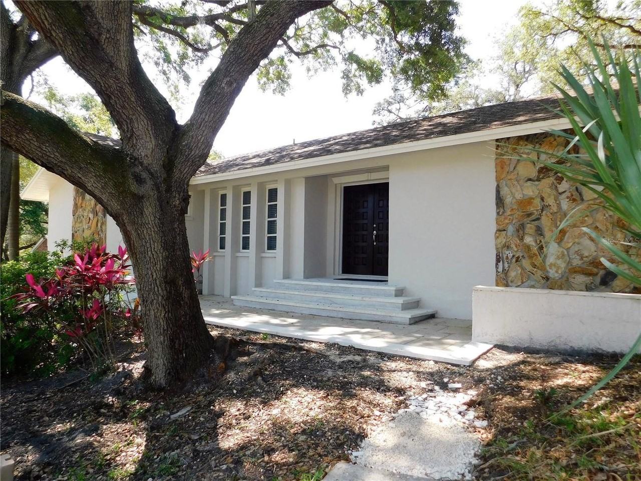 23 Hickory Ln - Photo 3 of 27