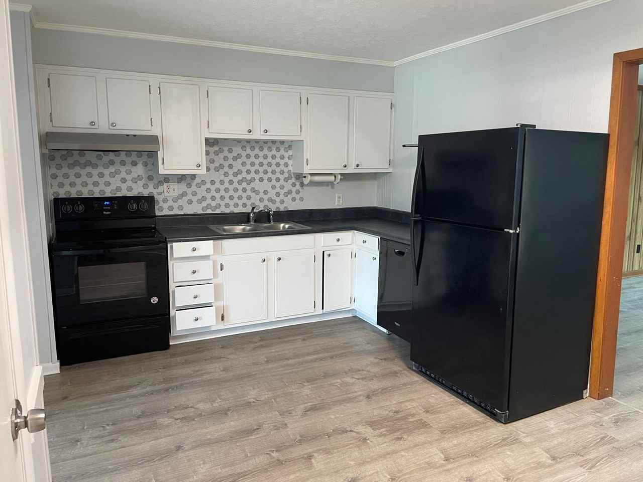 221 Santo Thomas St - Photo 3 of 10